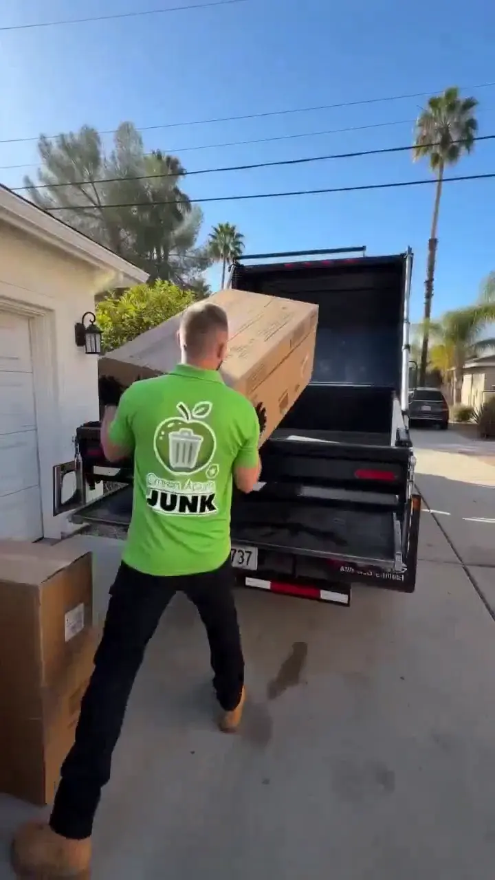Green Apple Junk Removal, Junk Removal reel by Atlas Studio